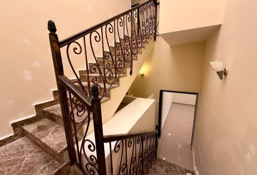 5BR COMPOUND VILLA | PRIVATE GARDEN | AL BARSHA 1