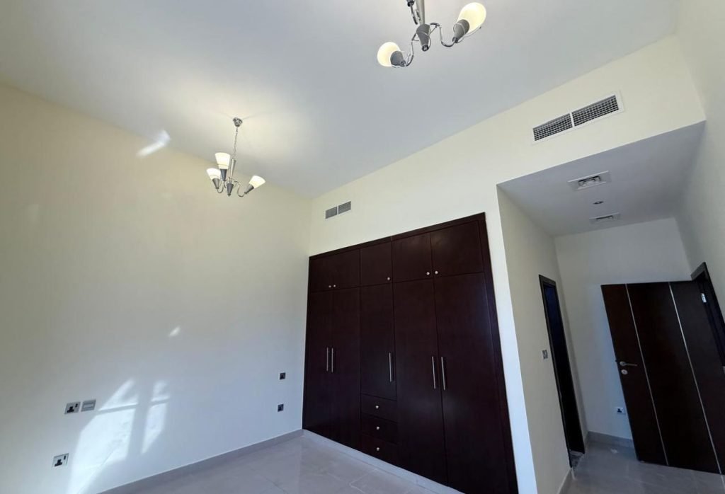 5BR COMPOUND VILLA | PRIVATE GARDEN | AL BARSHA 1