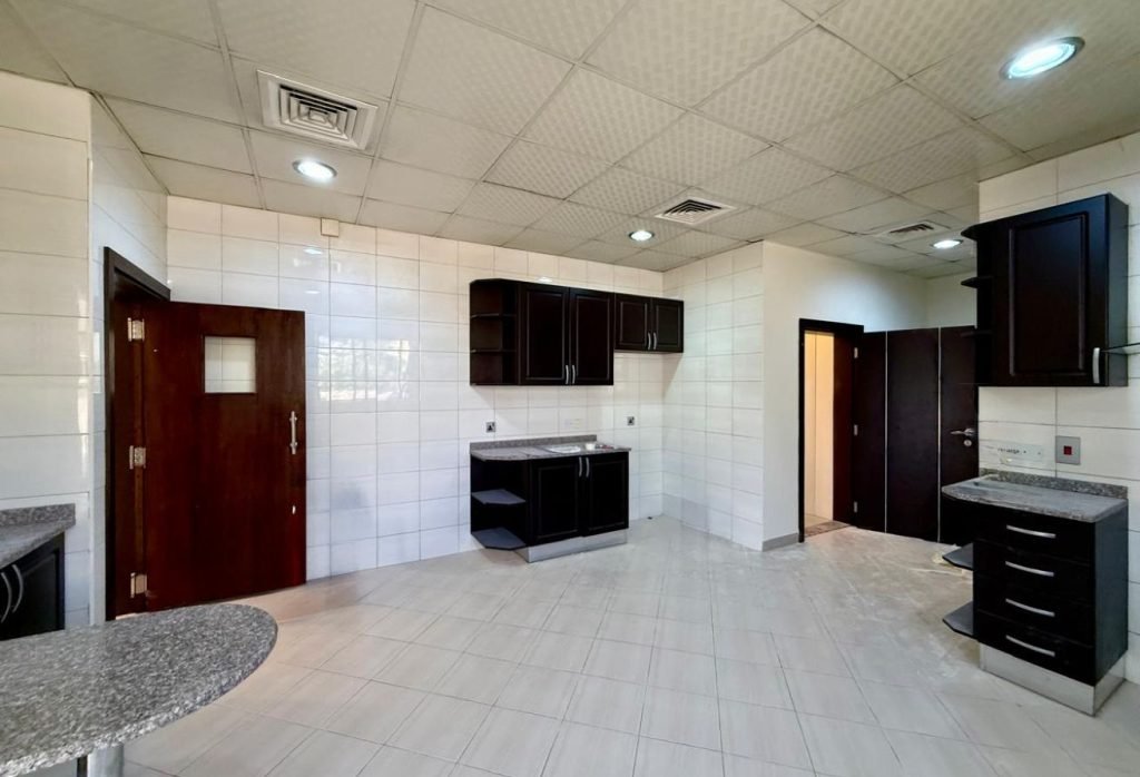 5BR COMPOUND VILLA | PRIVATE GARDEN | AL BARSHA 1