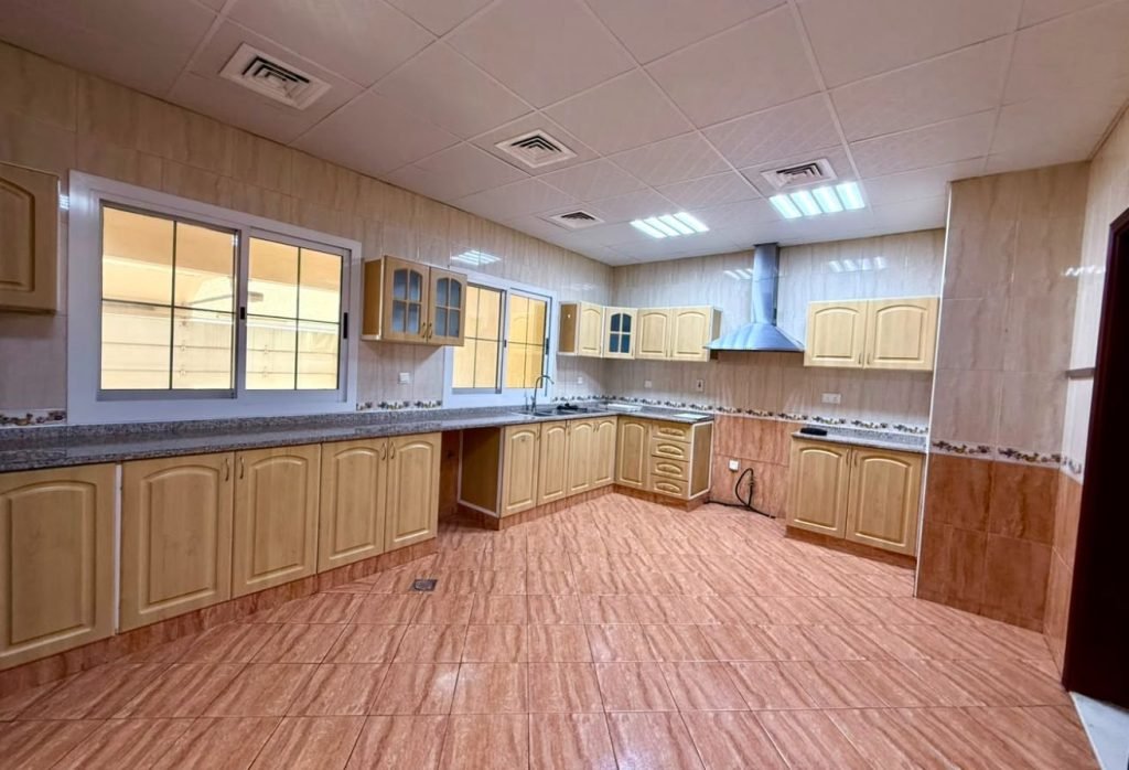 SPACIOUS 4BR + Maid Room | POOL & GYM | NEAR BEACH