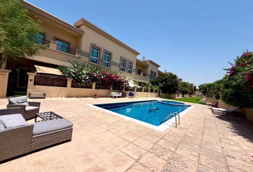 SPACIOUS 4BR + Maid Room | POOL & GYM | NEAR BEACH
