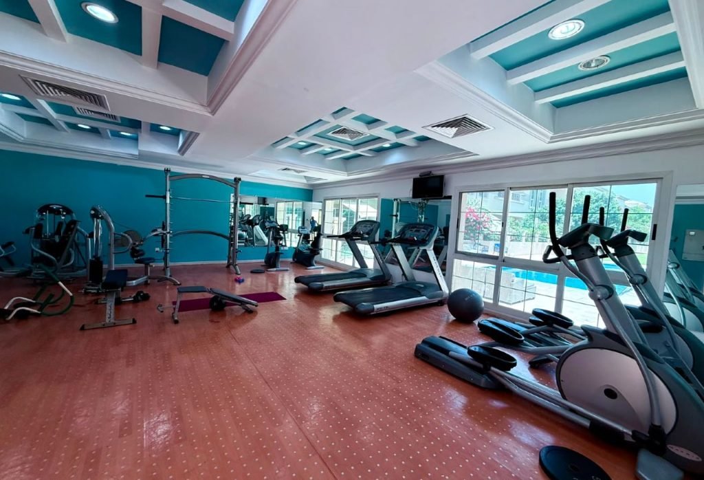 SPACIOUS 4BR + Maid Room | POOL & GYM | NEAR BEACH